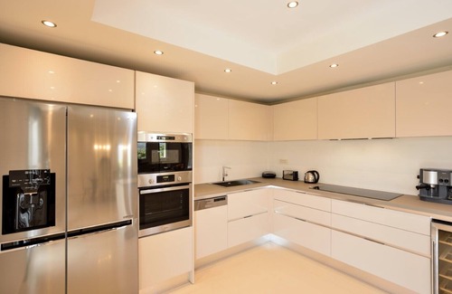 Souda Villa | Jacuzzi -BBQ-Big pool - Walk to beach & grocery store