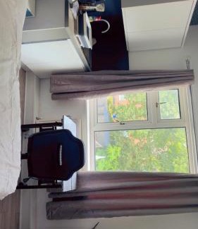 Doncaster House | Jacuzzi City Guesthouse, about a 7 min walk to Racecourse and 10 mins to the City