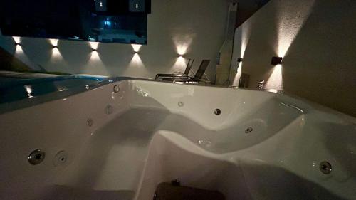 Praia da Armacao do Itapocoroi House | Jacuzzi e Piscina CASA Beto Carrero 4Q 3BWC a 300m do Parque Proximo a Praia churrasqueira e estacionamento privado