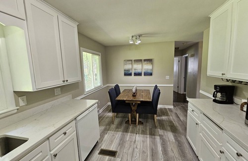 Lansing House | Jacuzzi Hot Tub, Pool Table- Perfect Getaway!