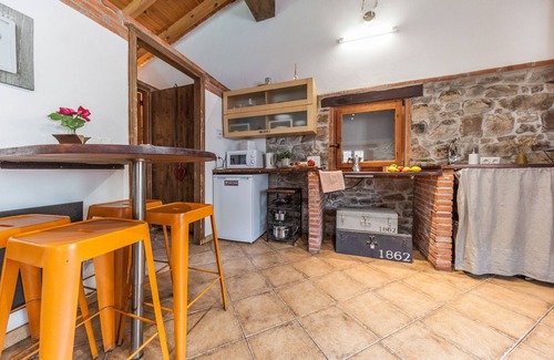 Santa Maria Apartment | Jacuzzi in bedroom with mountain views and fireplace