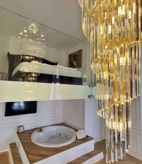 Terezvaros Apartment | Jacuzzi Opera Suite