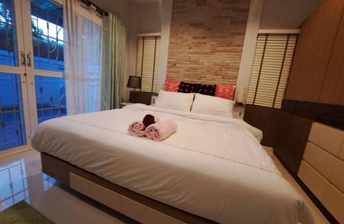 Huai Yai Villa | Jacuzzi Pool Villa