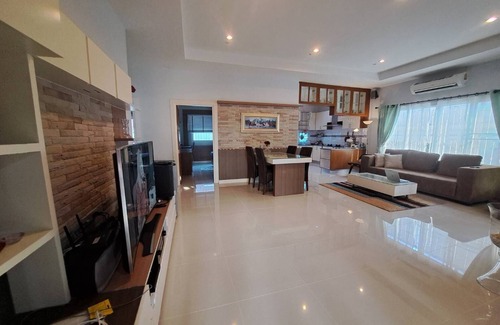 Huai Yai Villa | Jacuzzi Pool Villa