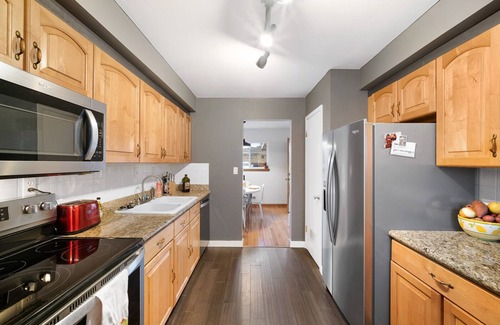 Applewood Villages House | Jacuzzi Ranch in West Denver. Quiet Neighborhood. Red Rocks, Golden, Denver.