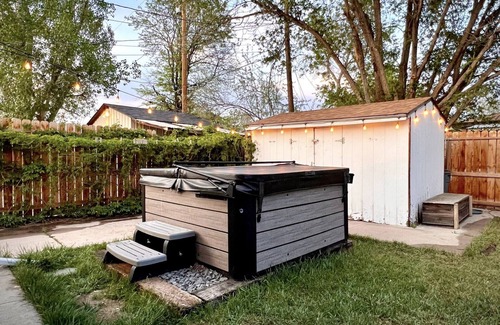 Applewood Villages House | Jacuzzi Ranch in West Denver. Quiet Neighborhood. Red Rocks, Golden, Denver.