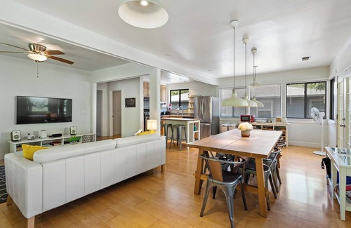 Guerneville House | Jade House ~ River and Beach-front Family Home! Woof!