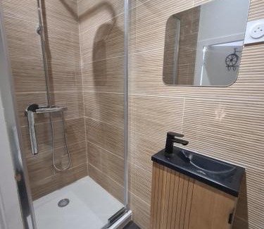 Saint-Romain-Lachalm House | Jade room