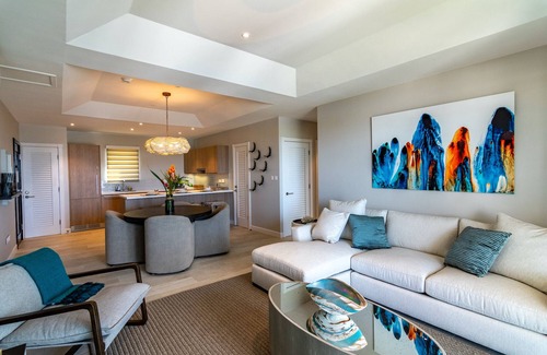Calvigny Condo | Jade Stylish interior, Ocean Views, great amenities!