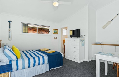 St. Georges Basin House | Jado on the Lake - Captains Quarters
