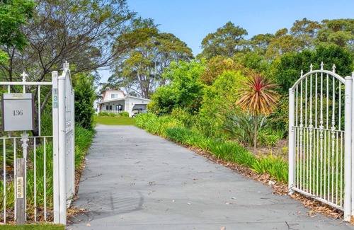 St. Georges Basin House | Jado on the Lake - Captains Quarters
