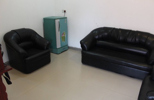 Jaffna Cabin | Jaffna Travel & Guest Inn: 2 AC Bedroom first floor AC house with free parkingnn
