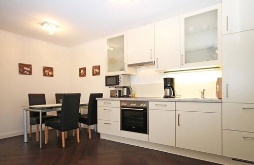 Hohen Niendorf Apartment | Jagdschloss WE 2: comfortable and high-quality furnished 2-room apartment