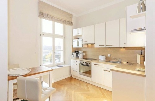 Hohen Niendorf Apartment | Jagdschloss WE 7: exclusive and high-quality furnished 3-room apartment