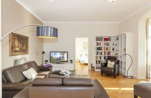 Hohen Niendorf Apartment | Jagdschloss WE 7: exclusive and high-quality furnished 3-room apartment