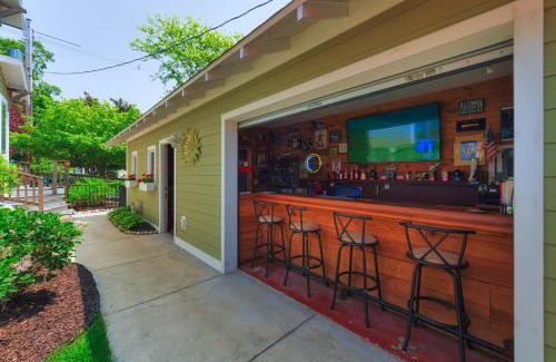 South Haven House | Jakers Beach House- personal bar, steps to beach