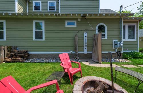 South Haven House | Jakers Beach House- personal bar, steps to beach