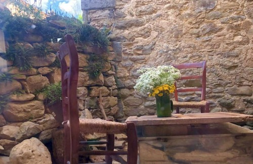 San Felices de Ara Apartment | Jal house. Stone apartment, fireplace