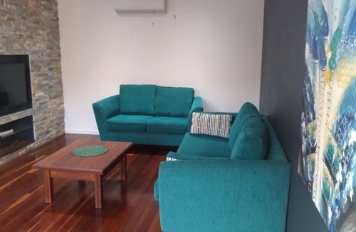 Tweed Heads Apartment | Jalibah by the Sea, close to Tweed River & Beaches sleeps 2-4 Pool Wifi Pets OK