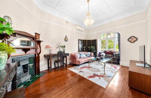 Artarmon House | Jam Home Chatswood CBD near Shops & Station