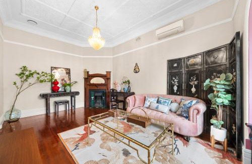 Artarmon House | Jam Home Chatswood CBD near Shops & Station