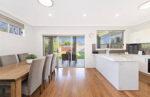 Rydalmere House | Jam Home | Delightful 4BR House Near Sydney Olympic Park & Parramatta CBD