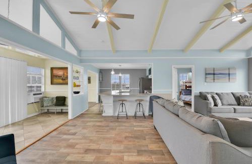 Jamaica Beach House | Jamaica Beach Home with Wraparound Beach-View Deck