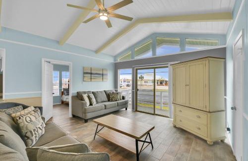 Jamaica Beach House | Jamaica Beach Home with Wraparound Beach-View Deck