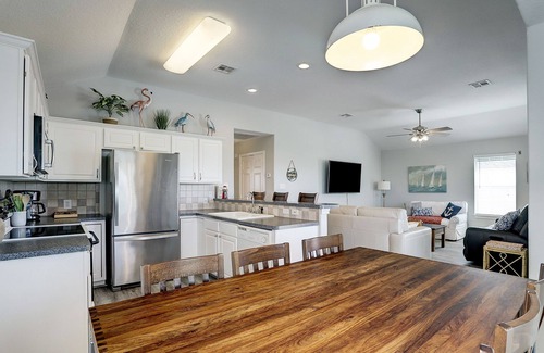 Jamaica Beach House | Jamaica Beach Waterfront Home! w/Paddleboards, Kayak, Pedal Boat, Fishing Gears