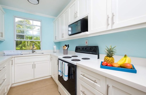 Epworth Condo | Jamaica Time - Driftwood - SeaPalms - 3BR/3BA Condo Ocho Rios - Beach Front/Pool