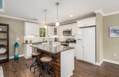 Charleston House | James Island 2BR Eco-Haven: Beach+Golf+Downtown!