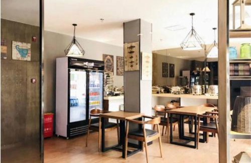 Dongcheng Hotel | James Joyce Coffetel Beijing Gulou street, Nanluoguxiang