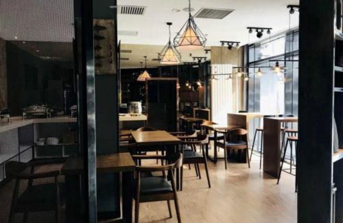 Dongcheng Hotel | James Joyce Coffetel Beijing Gulou street, Nanluoguxiang