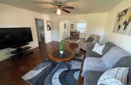 Ponca City House | James’ Modern Cheerful Home!