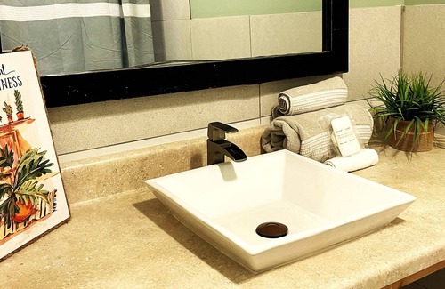 Monroe Hotel | James Motel