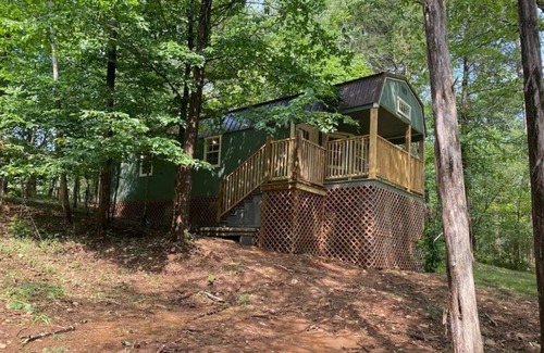 Schuyler House | James river Access Buckingham County Cabin