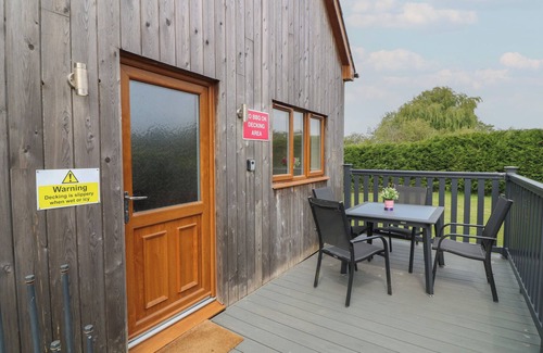 Brigg Cottage | JAMES VILLE MARINA LODGE 7, pet friendly, with a garden in Brigg