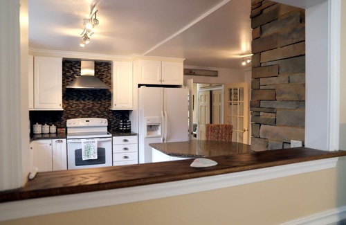 Jamestown Cottage | Jamestown in town, family-friendly cozy cottage near JNT beach/Newport, pets, ok