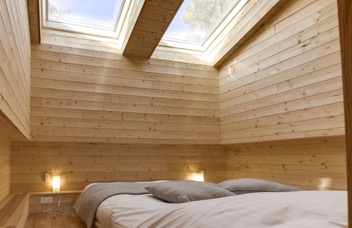 Sorgues Bed & Breakfast | Jamie - Underground hut with jacuzzi