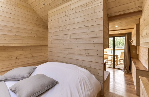 Sorgues Bed & Breakfast | Jamie - Underground hut with jacuzzi