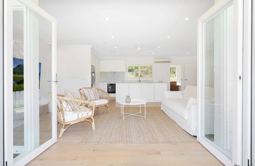Jamieson House | Jamieson Lake Retreat - Waterfront