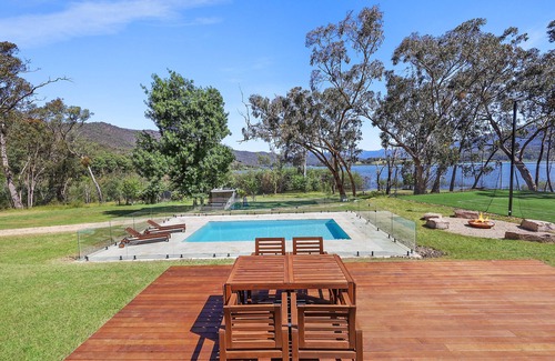 Jamieson House | Jamieson Lake Retreat - Waterfront