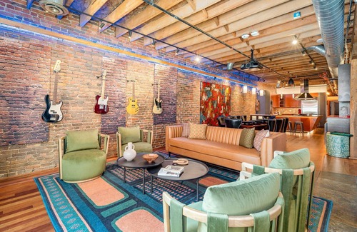 Downtown Nashville Cottage | Jamloft - Printers Alley - Walk to Broadway