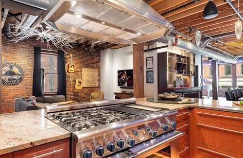 Downtown Nashville Cottage | Jamloft - Printers Alley - Walk to Broadway
