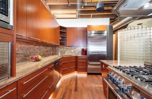 Downtown Nashville Cottage | Jamloft - Printers Alley - Walk to Broadway