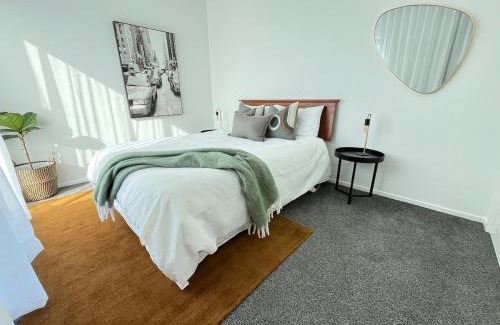 Ngongotaha House | Jandals & Joy Lakefront Retreat