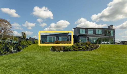 Ngongotaha House | Jandals & Joy Lakefront Retreat