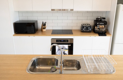 Walkerville House | Jandi - King Beds - Starlink - EV Charger