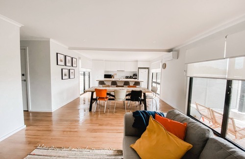 Walkerville House | Jandi - King Beds - Starlink - EV Charger
