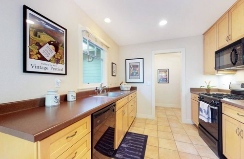 Sonoma House | Jane's Cottage-The Perfect Wine County Retreat - Includes Wine Tasting Passport